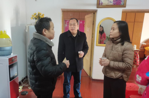 校工会开展春节“送温暖”慰问活动