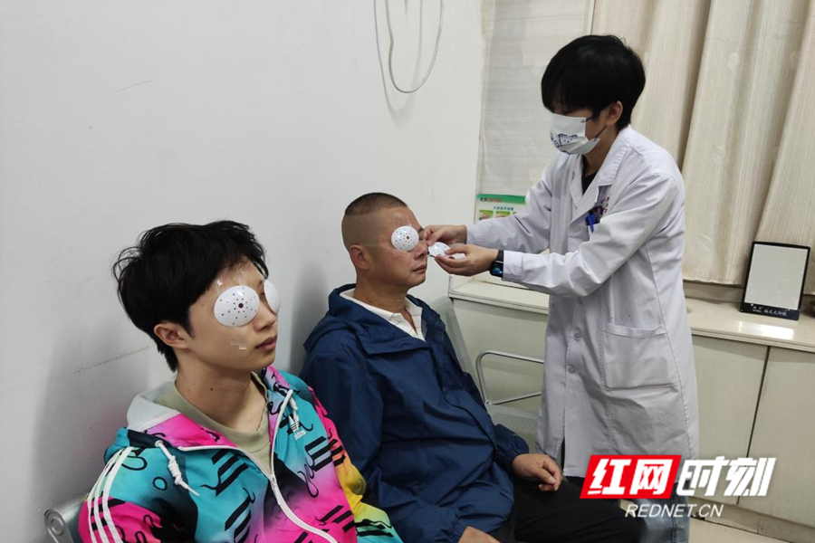 永州职院附属医院准分子中心为2万近视患者成功“摘镜”1_副本.jpg 永州职院附属医院准分子中心为2万近视患者成功“摘镜”1_副本.jpg
